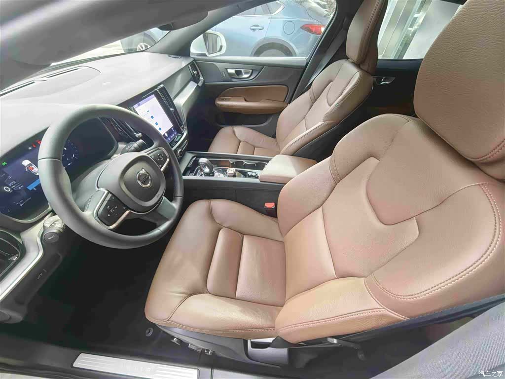 Volvo S60, 2025 12