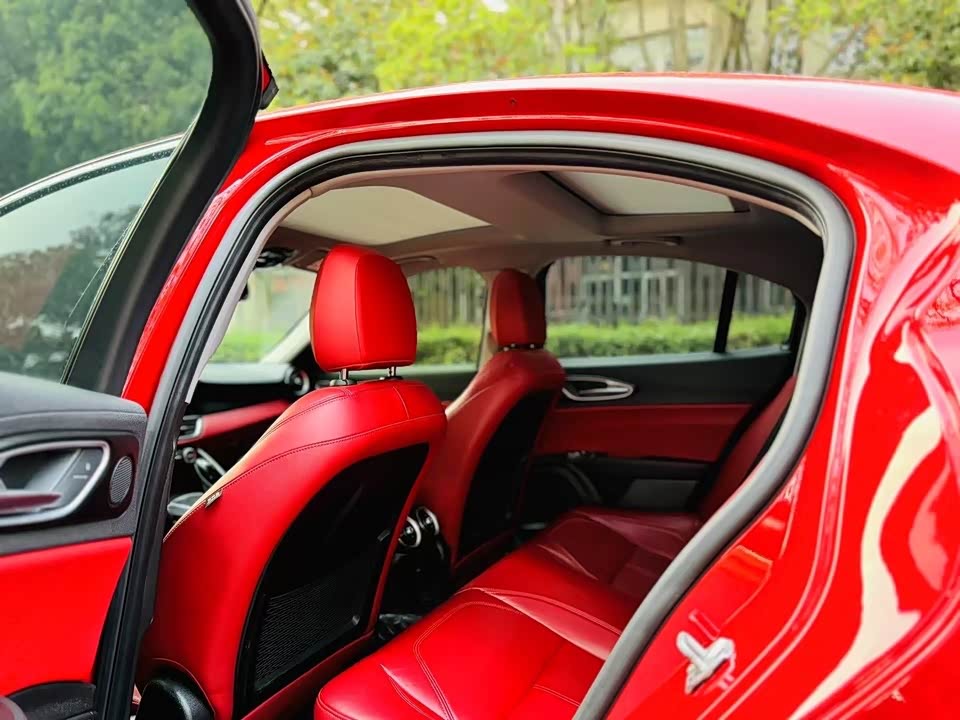 Alfa Romeo Giulia Alfa Romeo Giulia
