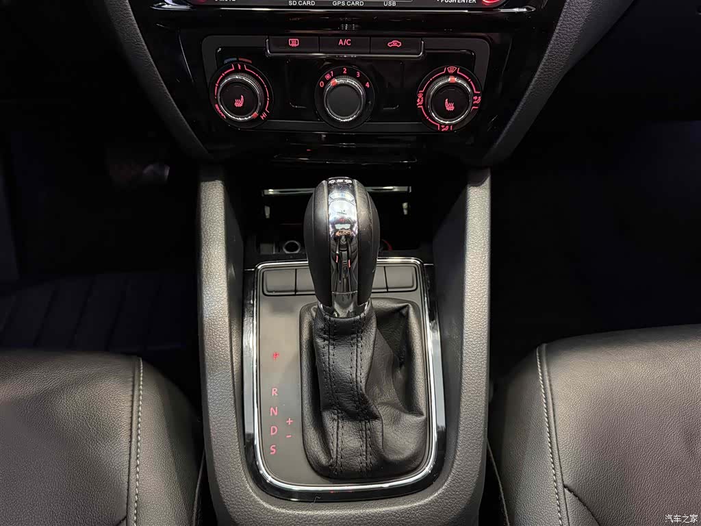 Volkswagen Sagitar, 2015 21