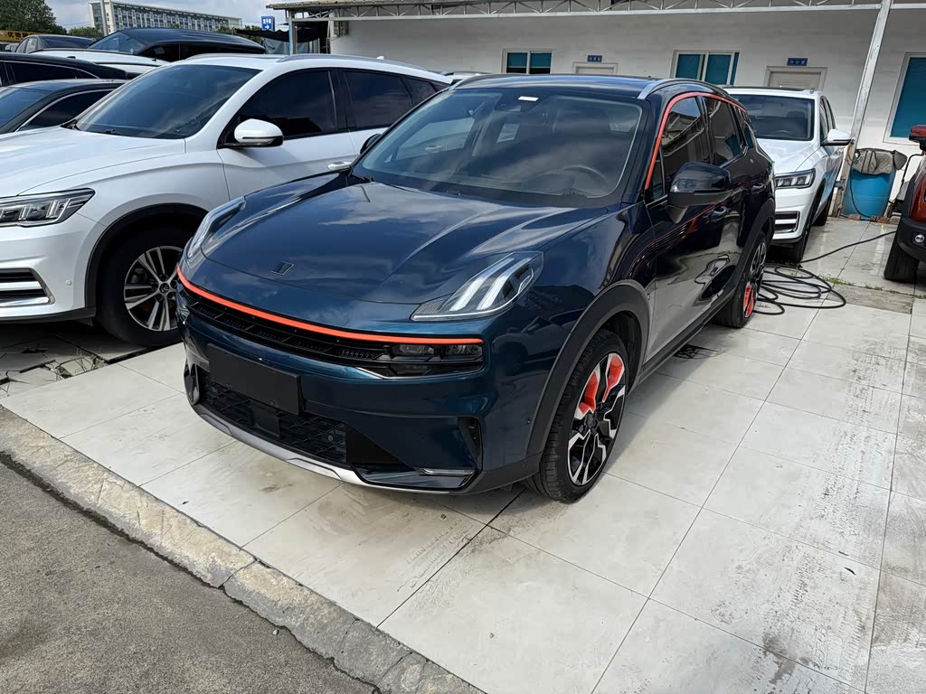 Lynk & Co 06