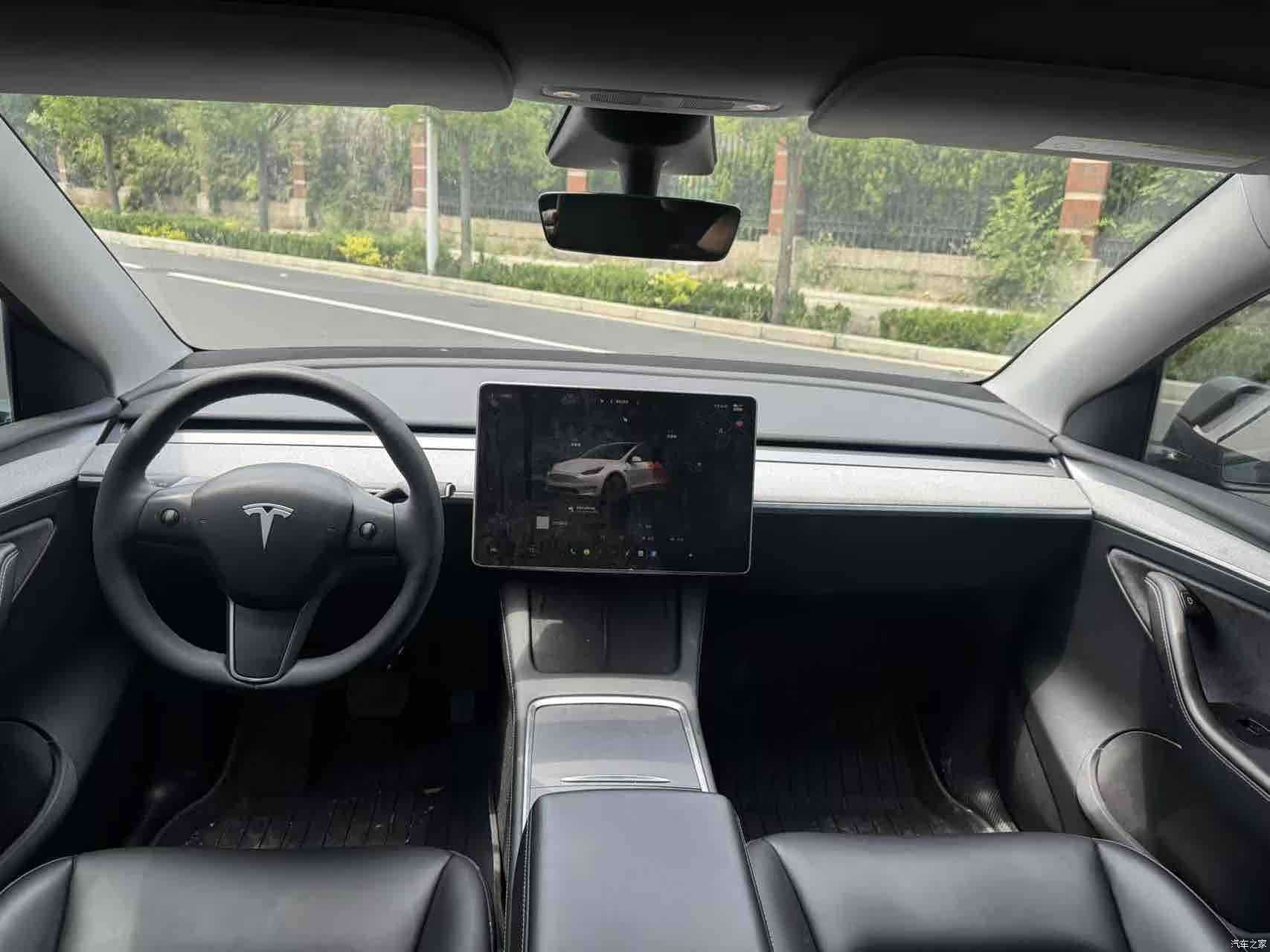 Tesla Model Y, 2024 6