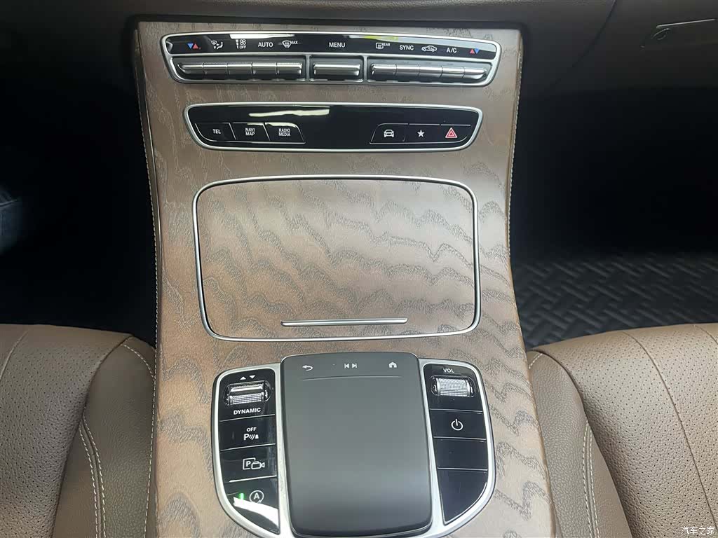 Mercedes-Benz E-Class, 2024 21