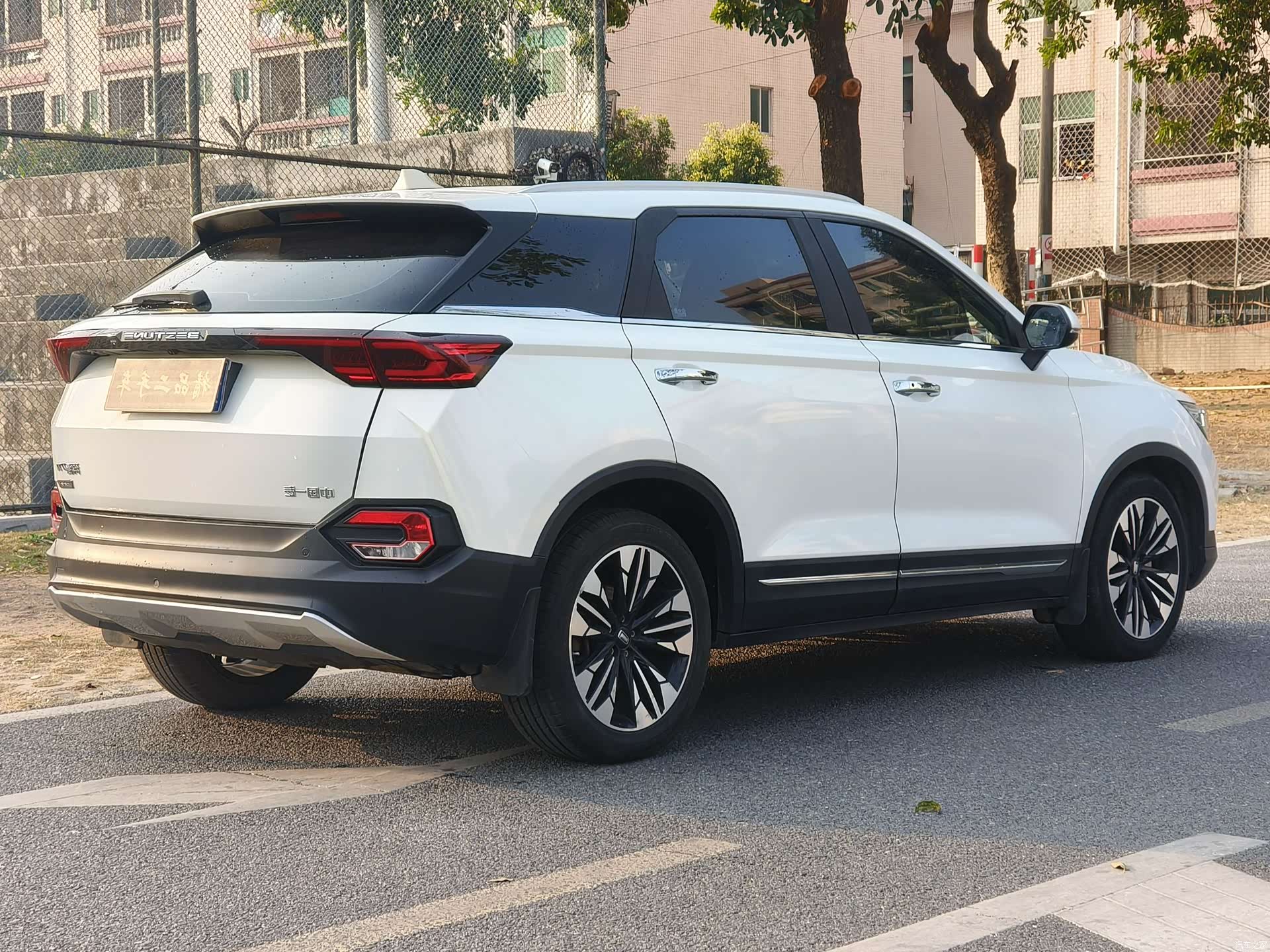 Bestune T77, 2022 6