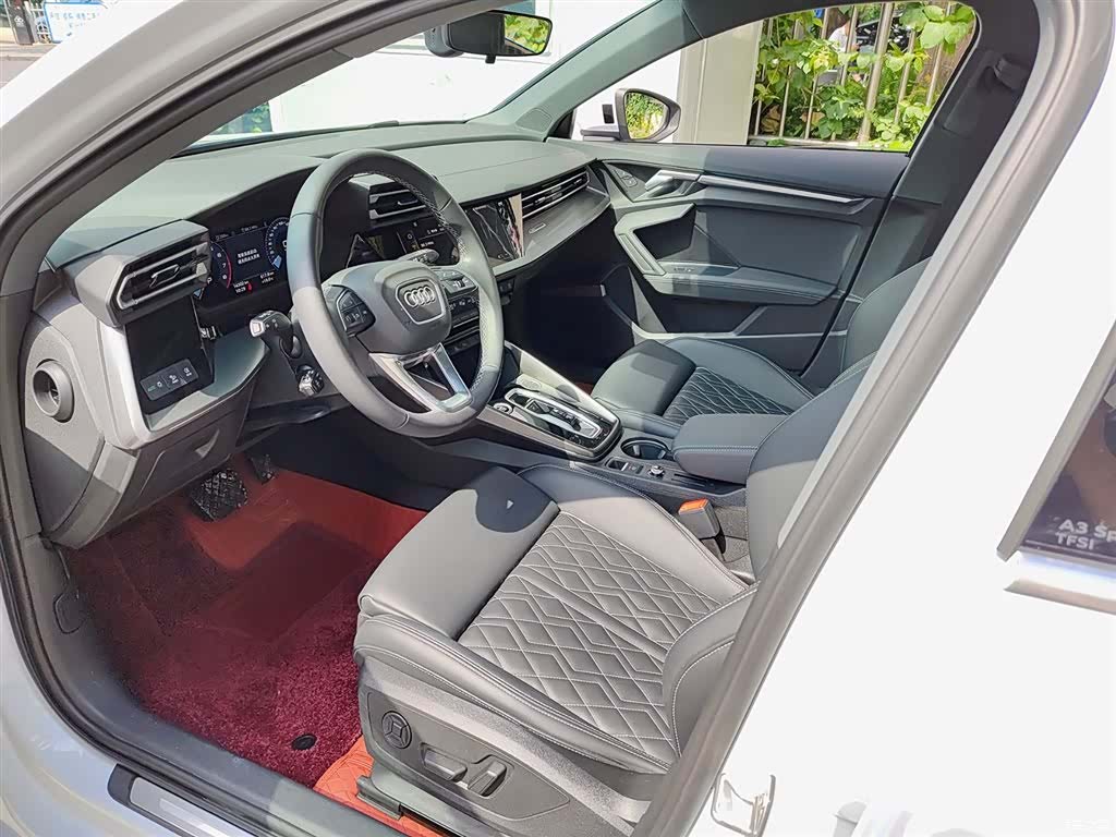 Audi Flying Spur, 2025 7