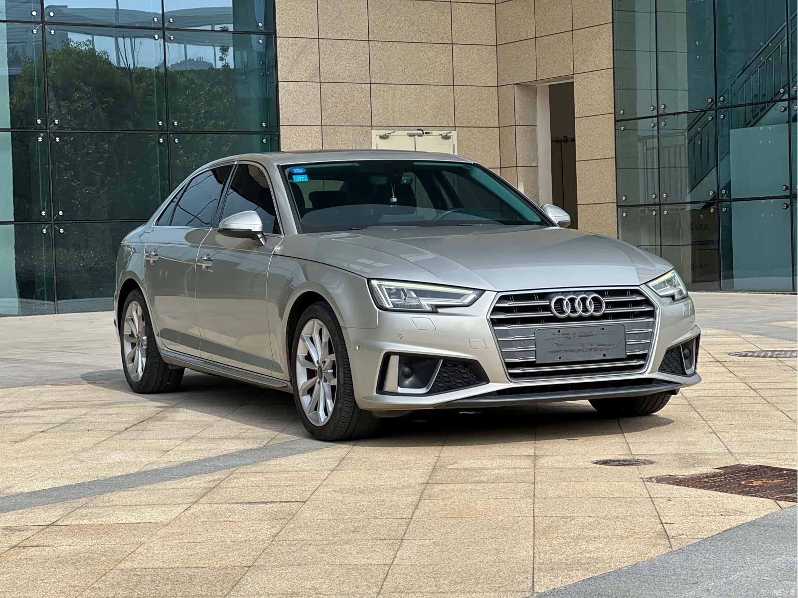 Audi A4L, 2019 1
