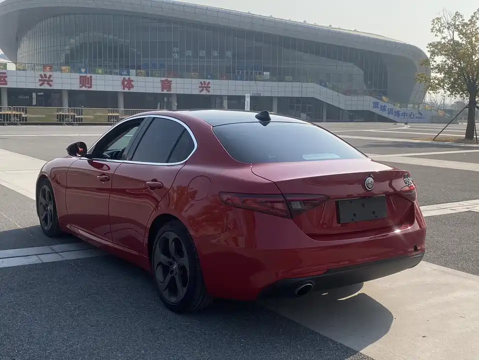 Alfa Romeo Giulia Alfa Romeo Giulia