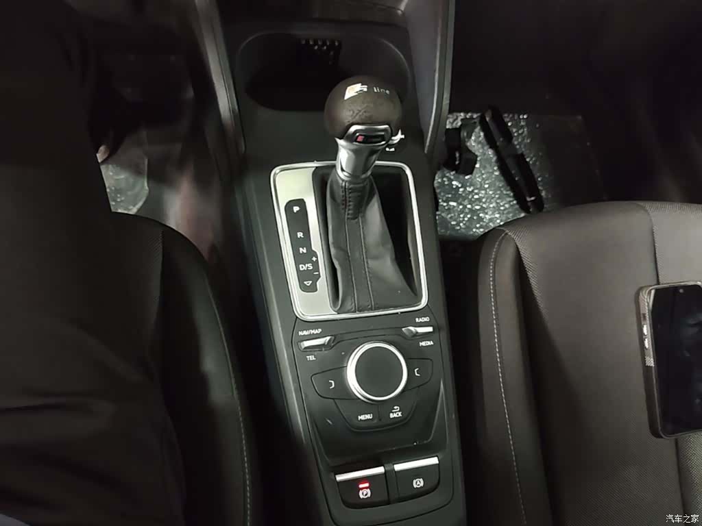 Audi Q2L, 2021 10