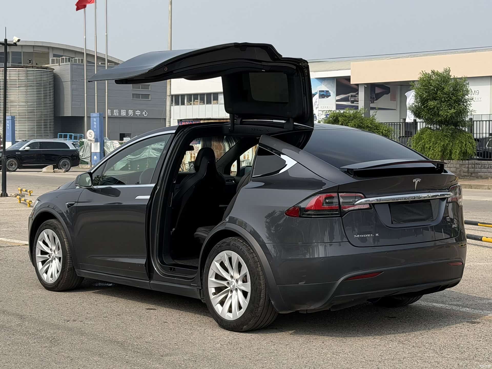 Tesla Model X, 2017 10