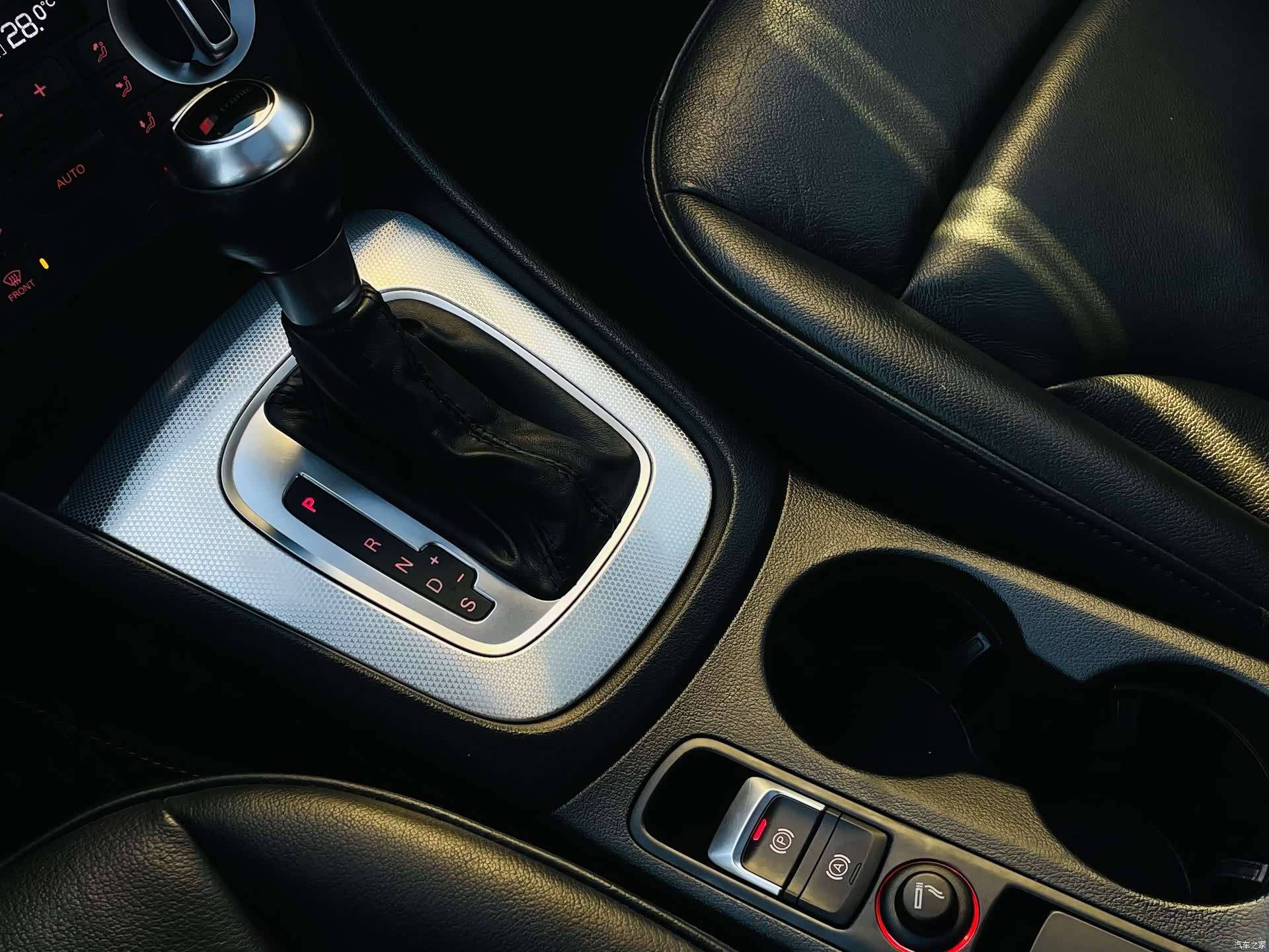 Audi Q3, 2015 9