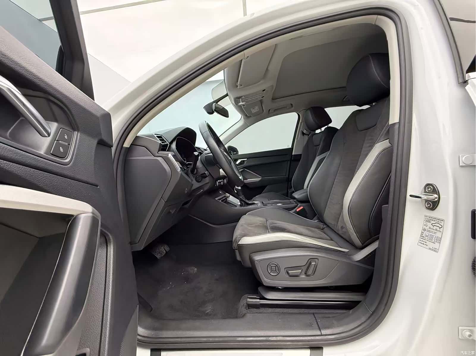 Audi Q3, 2022 10