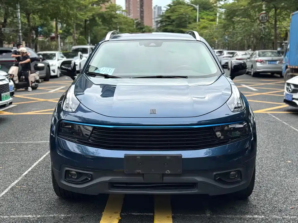 Lynk & Co 01