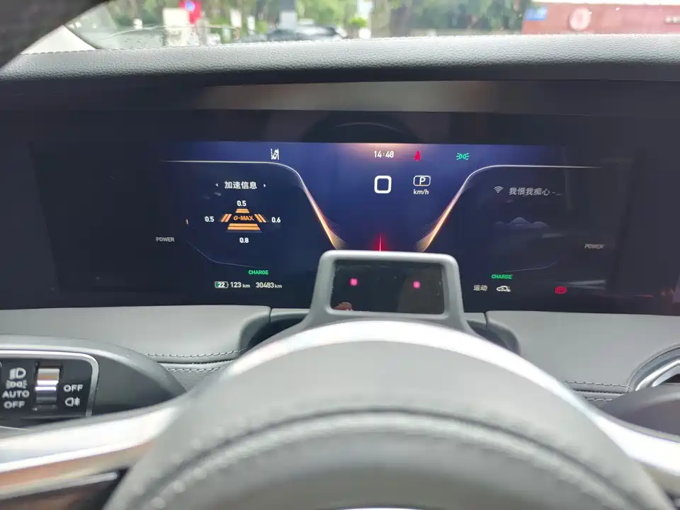 Hongqi E-HS9