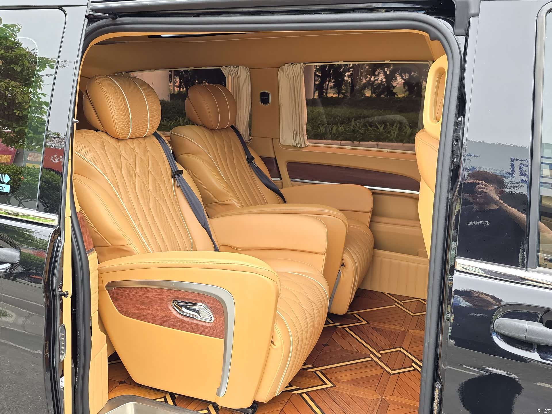 Mercedes-Benz 7, 2021 19