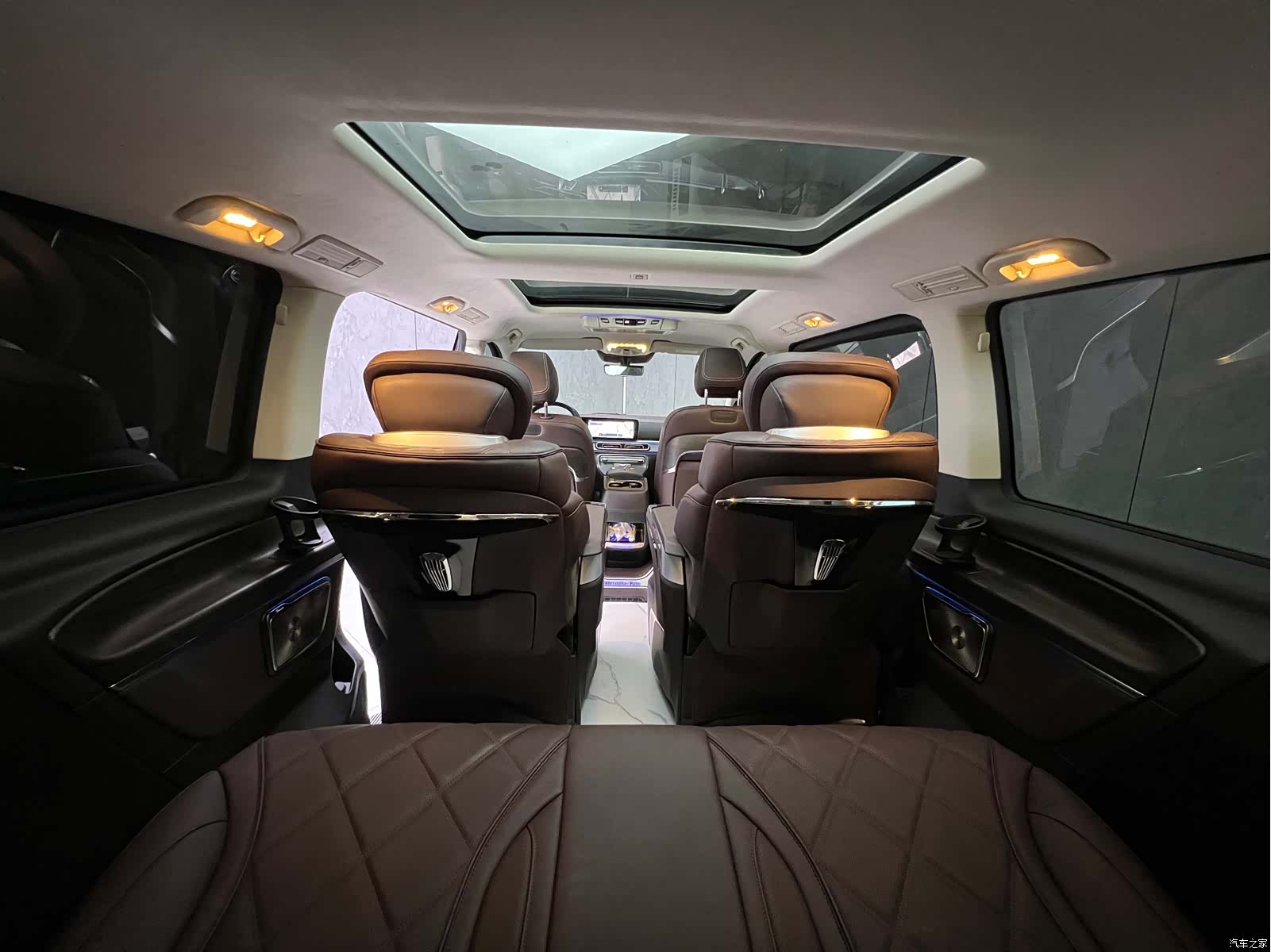Mercedes-Benz V-Class, 2025 13
