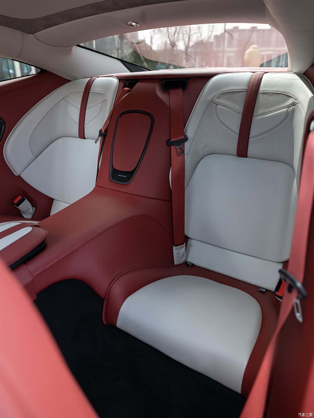 Aston Martin DBS, 2019 19