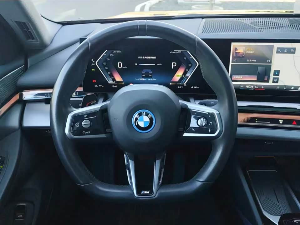 BMW i5