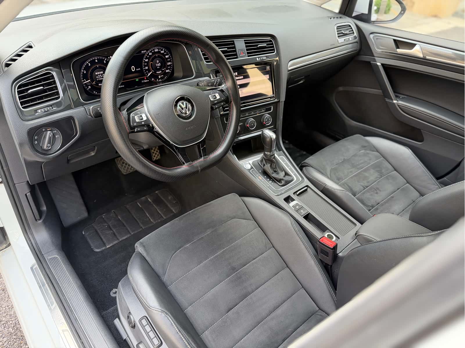 Volkswagen Golf, 2019 все фото