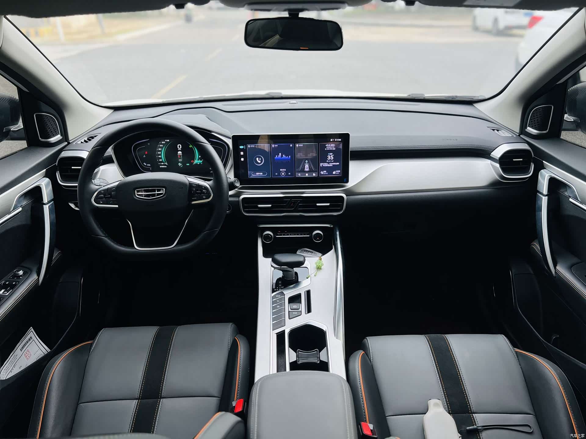 Geely Coolray, 2023 12