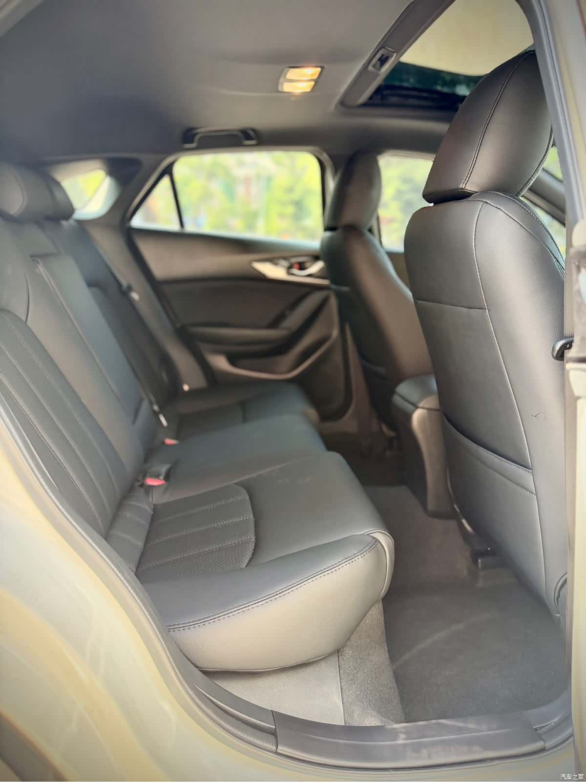 Mazda CX-4, 2023 12
