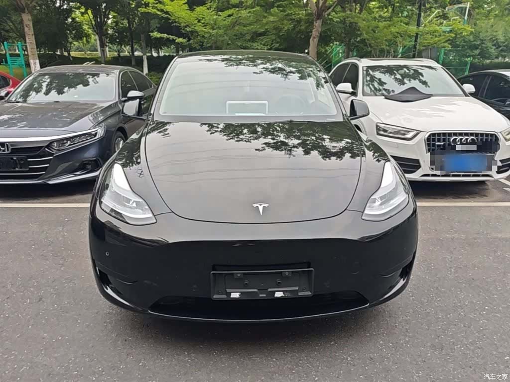 Tesla Model Y, 2023 3