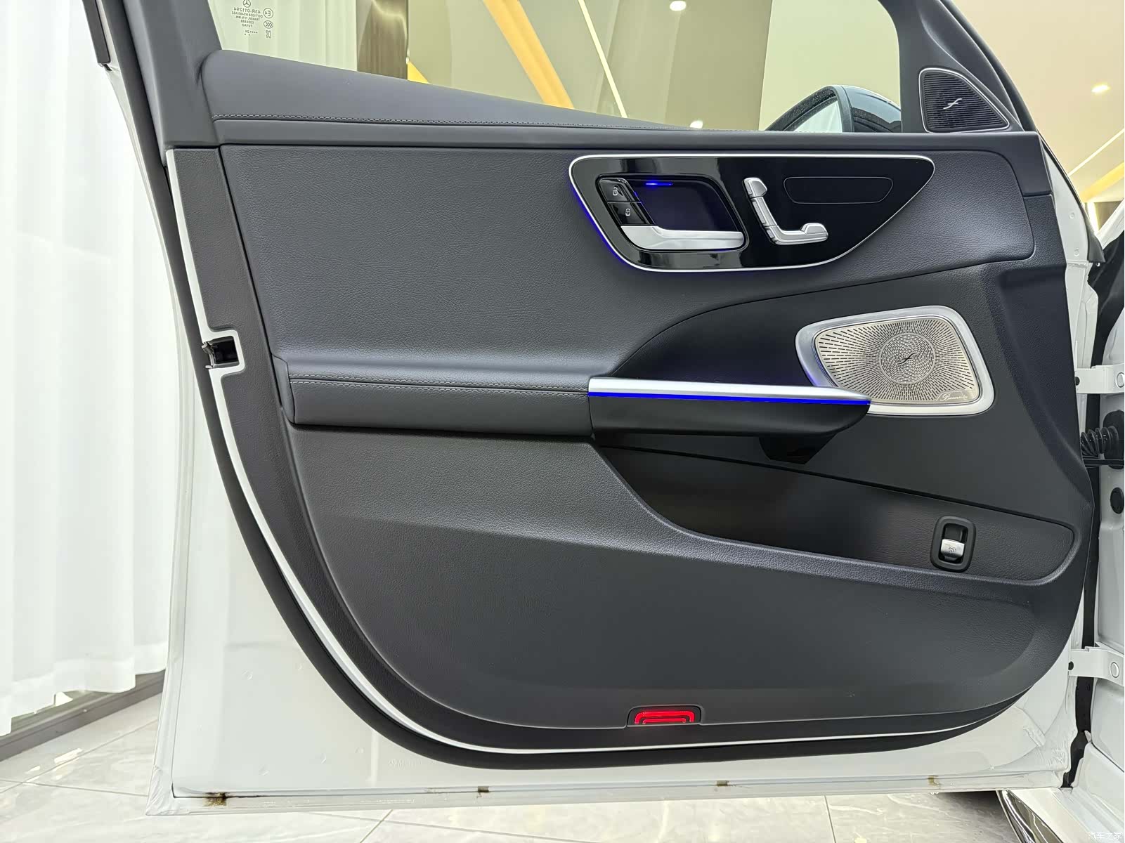 Mercedes-Benz C-Class, 2024 3