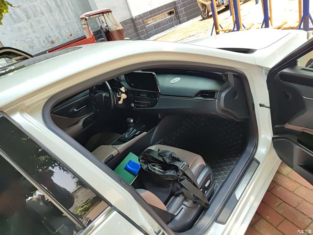 Lexus ES, 2023 22