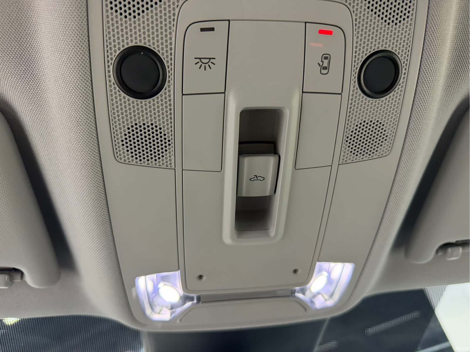 Audi Q2L, 2023 13
