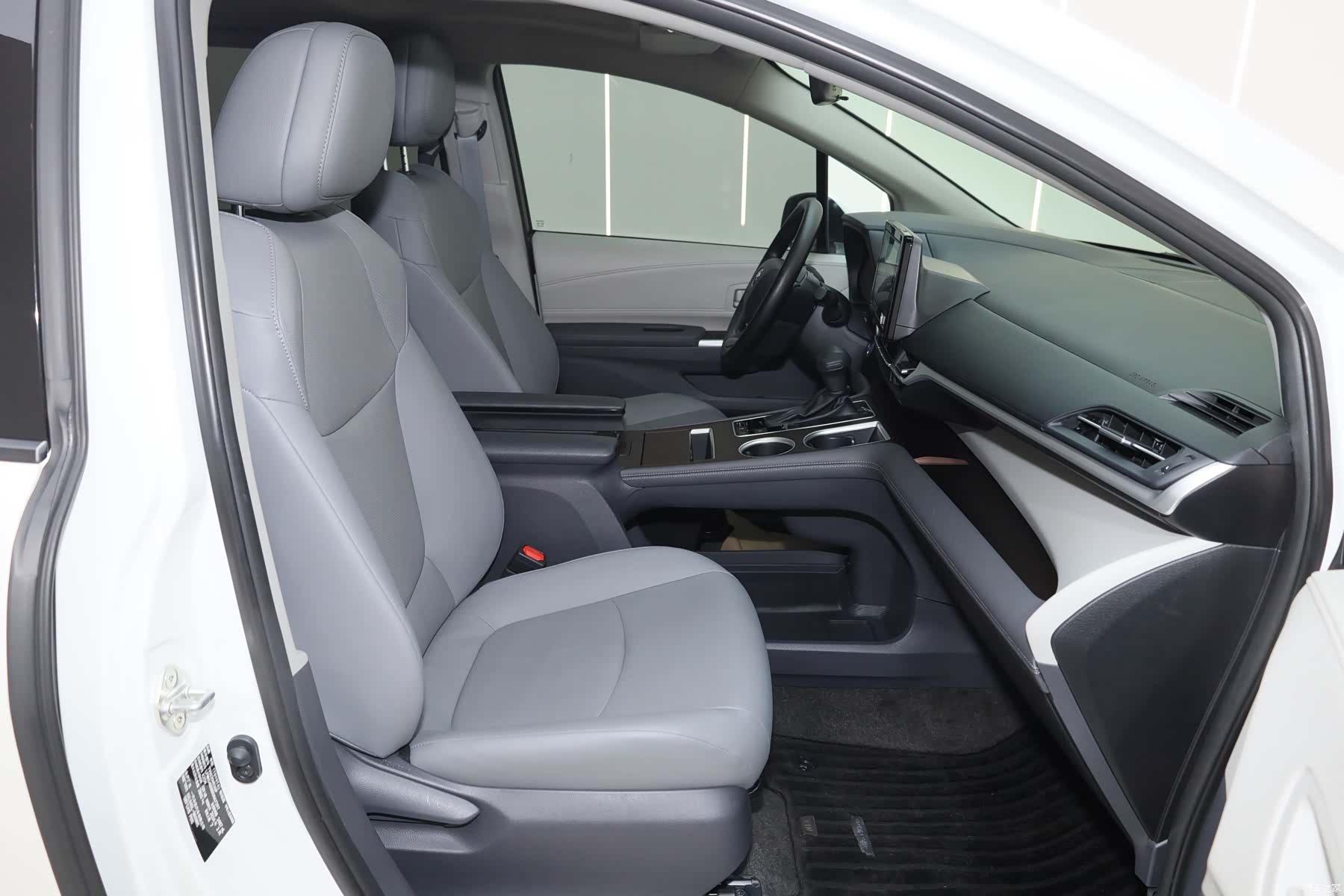 Toyota Granvia, 2024 23