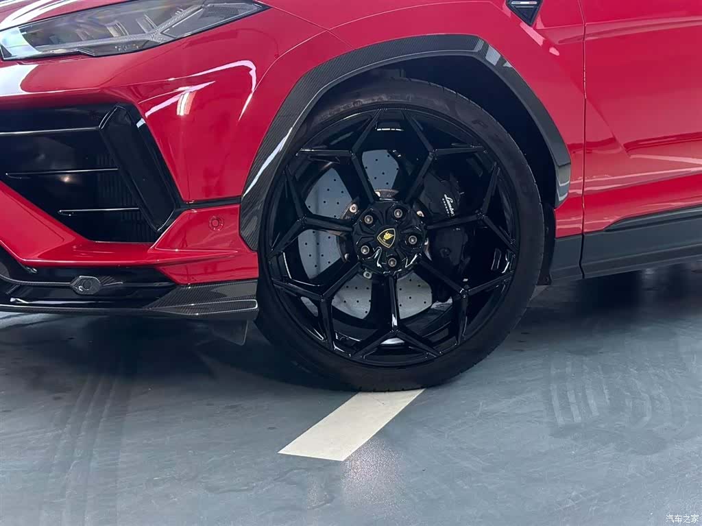 Lamborghini Urus, 2023 6