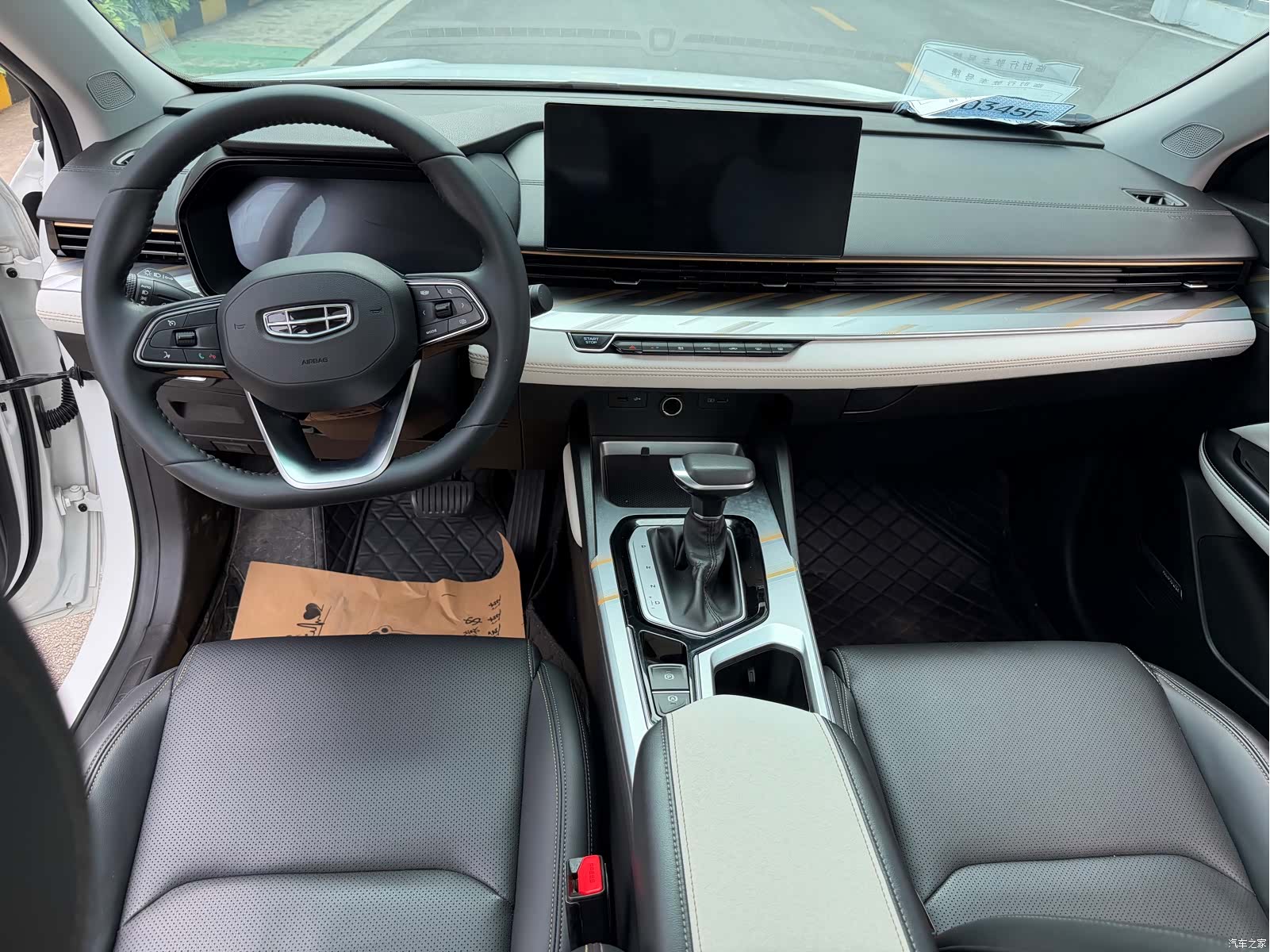 Geely Emgrand, 2022 15