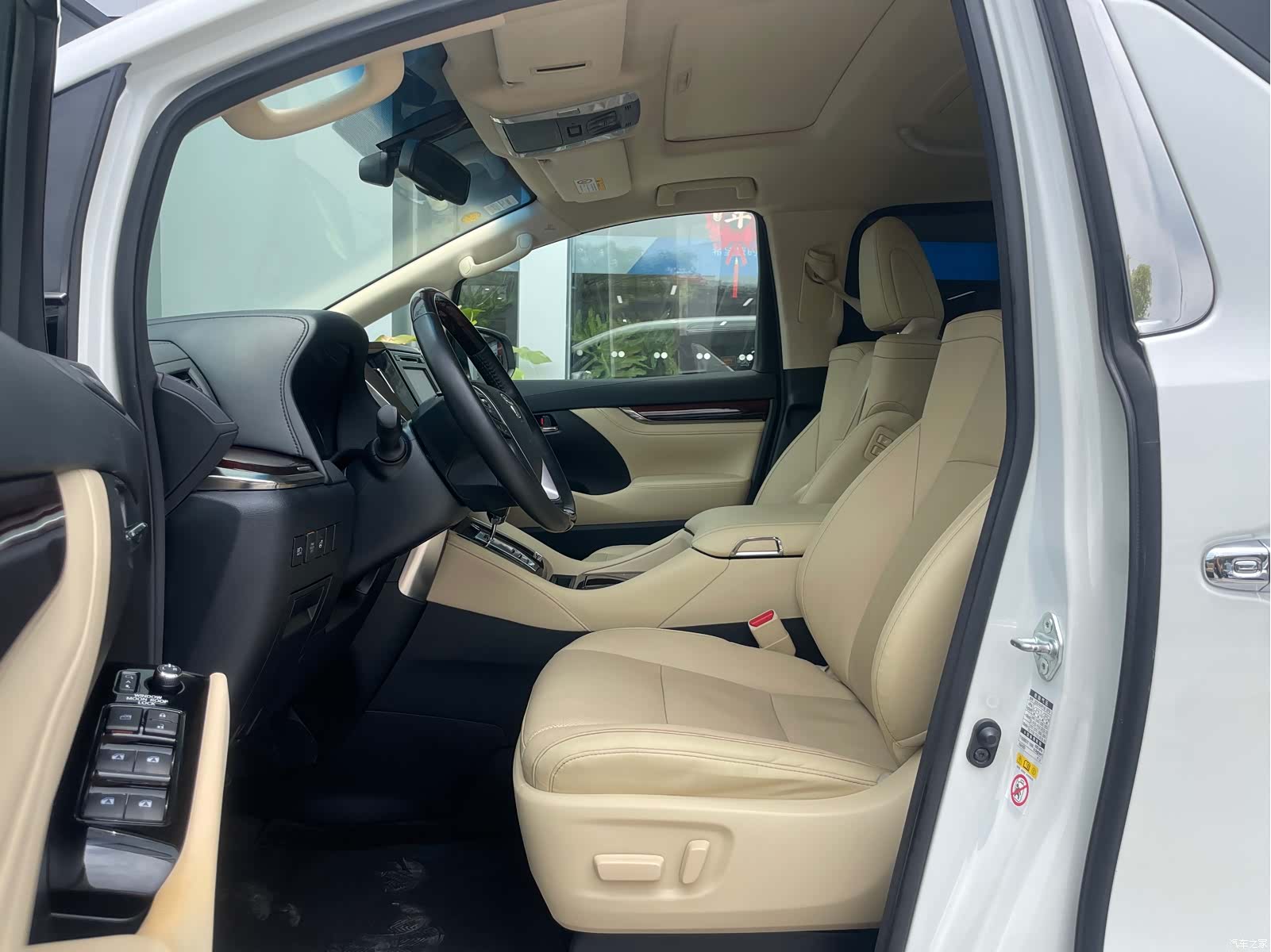 Toyota Alphard, 2018 все фото