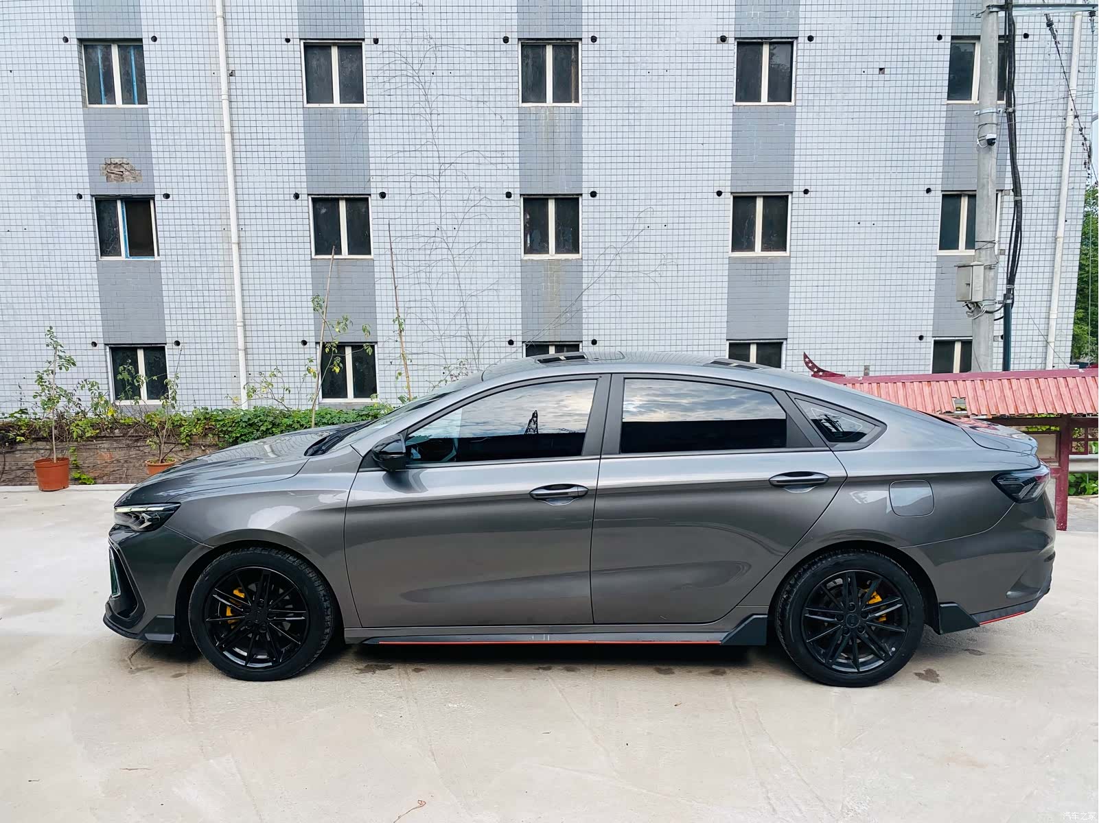 Geely Binray, 2022 7