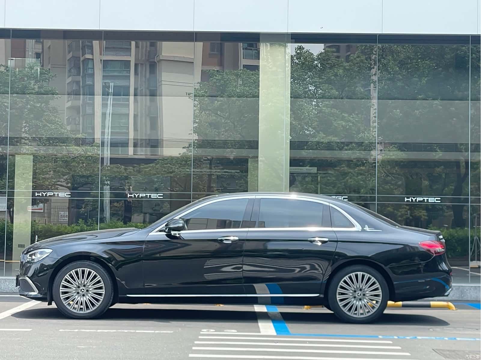 Mercedes-Benz E-Class, 2022 4