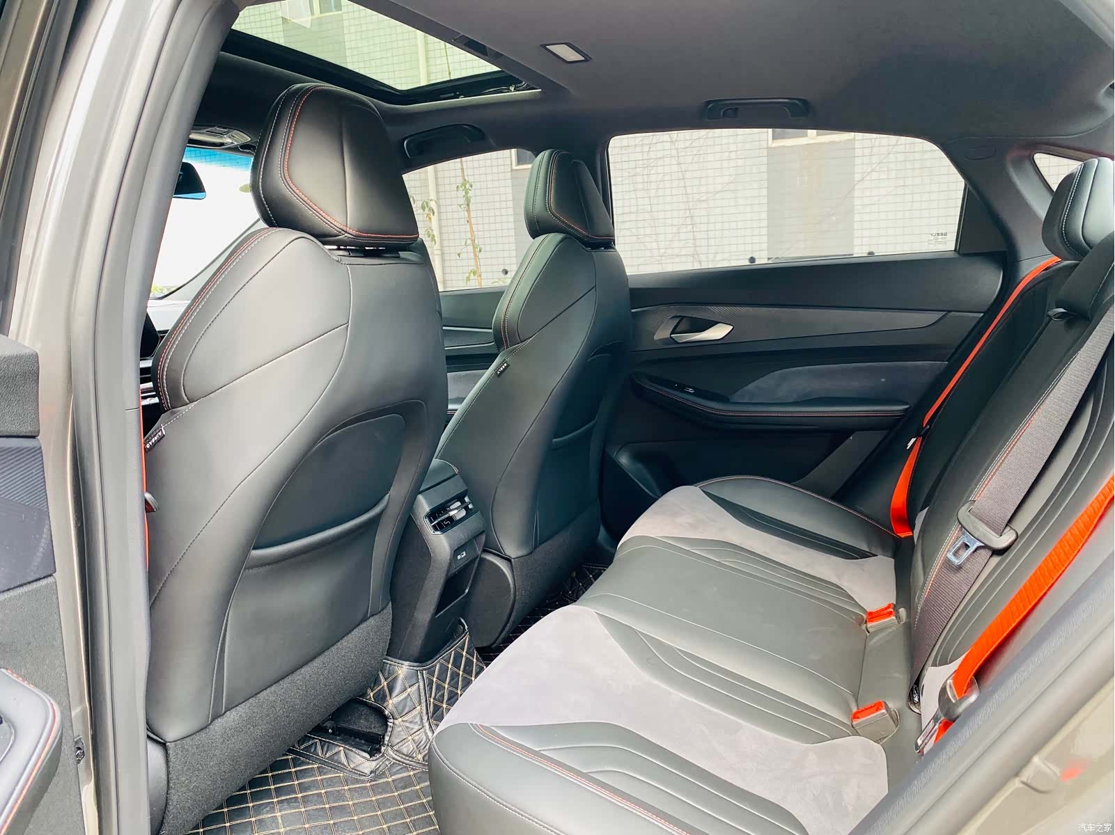 Geely Binray, 2022 13
