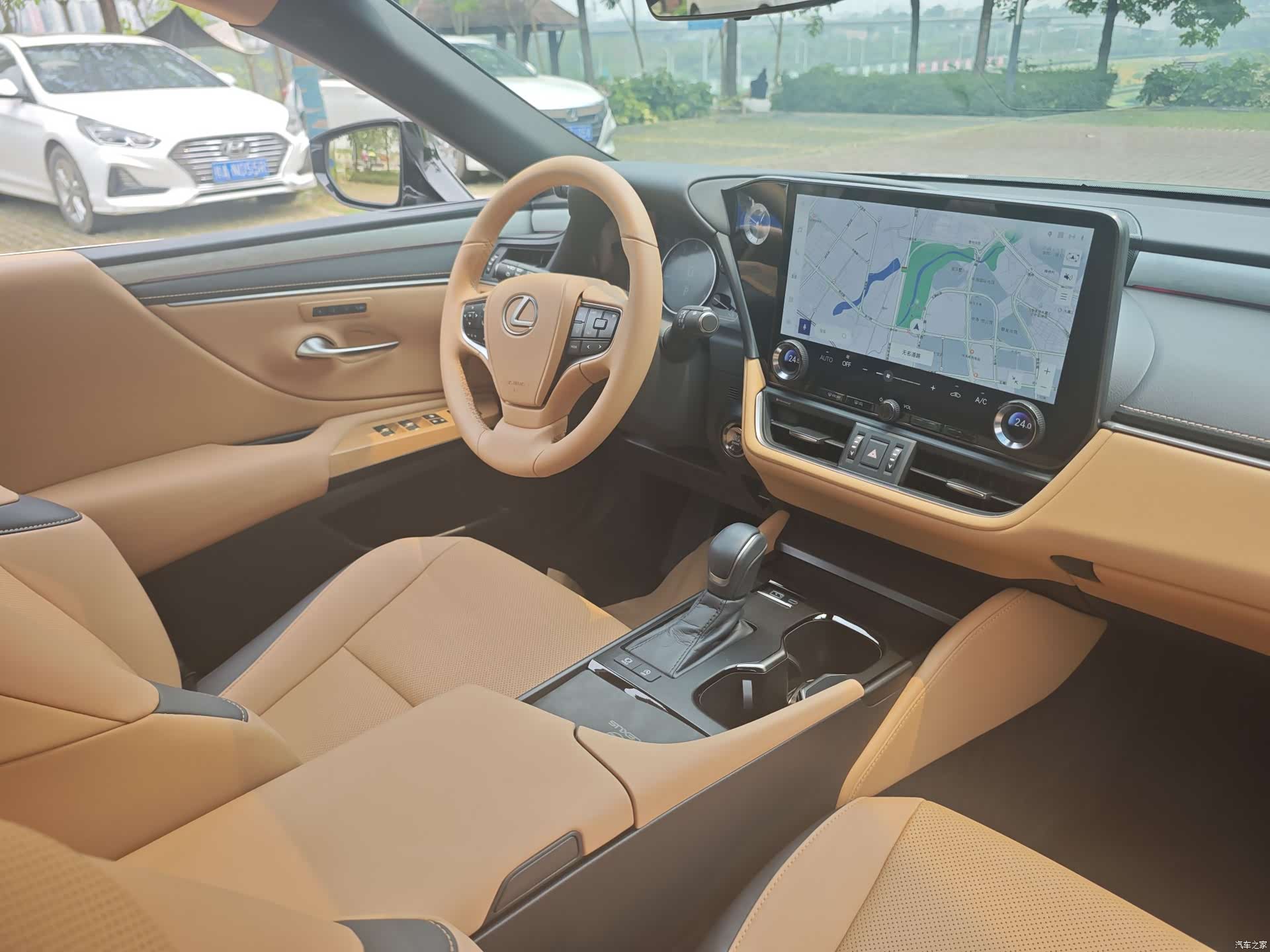 Lexus ES, 2025 16