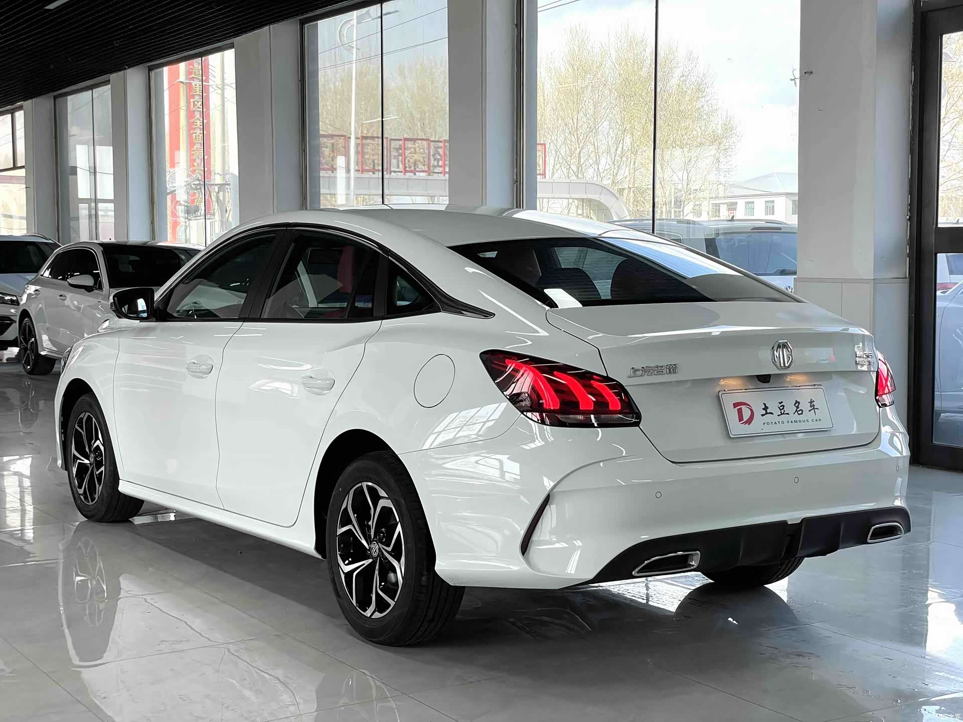 MG MG5, 2023 15