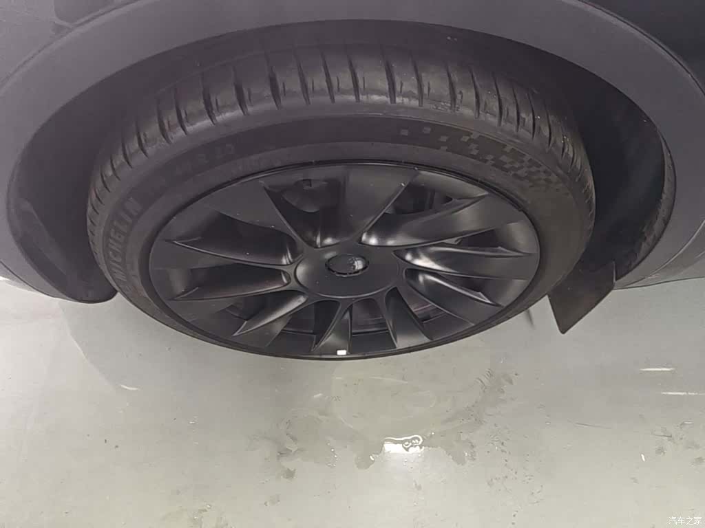 Tesla Model Y, 2024 23
