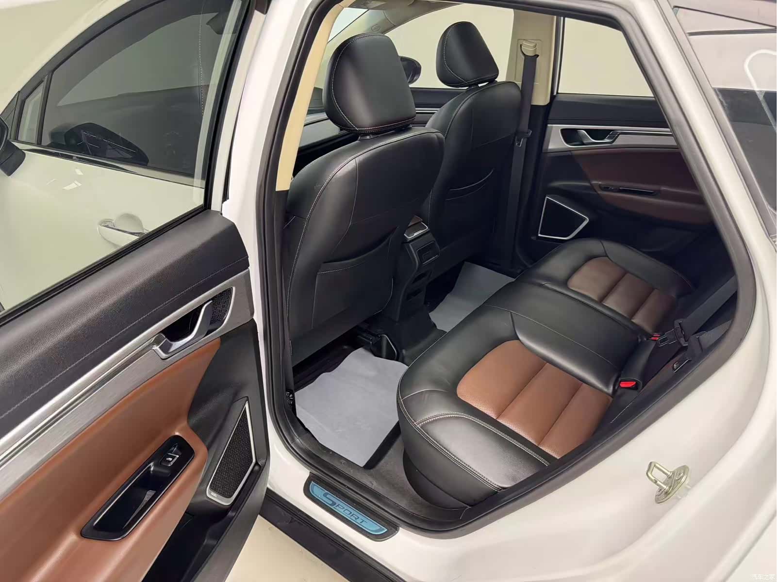 Geely Emgrand, 2019 13