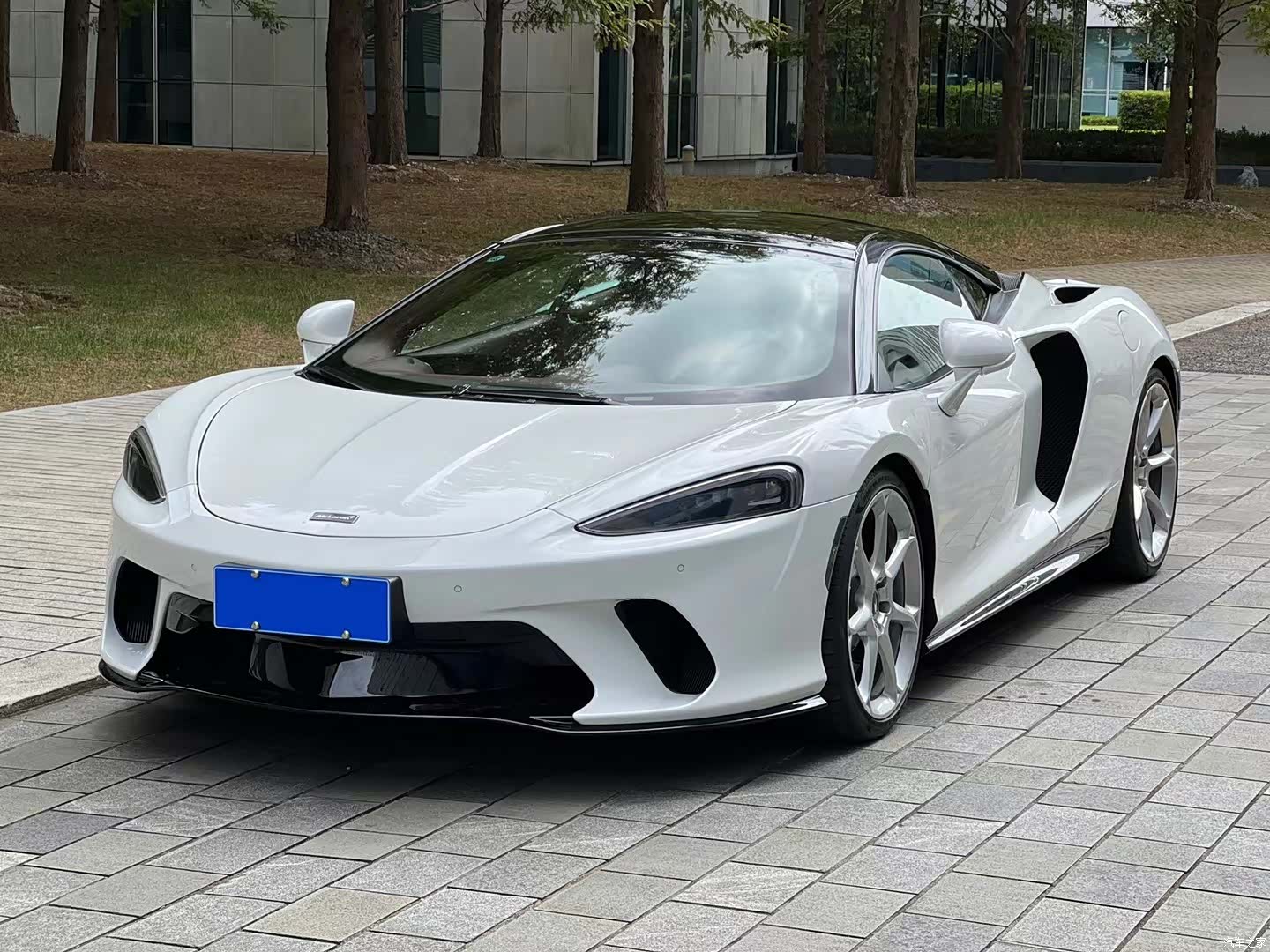 McLaren GT