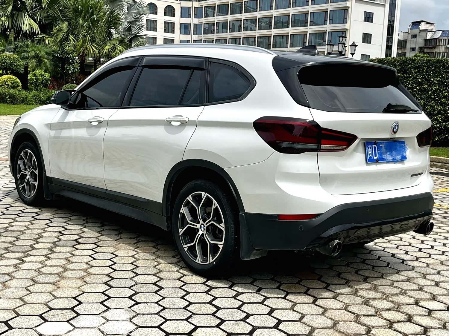 BMW X1, 2023 все фото