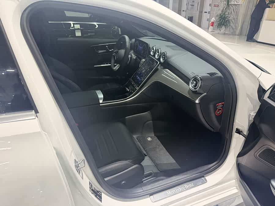 Mercedes-Benz C-Class 2024, фото 5
