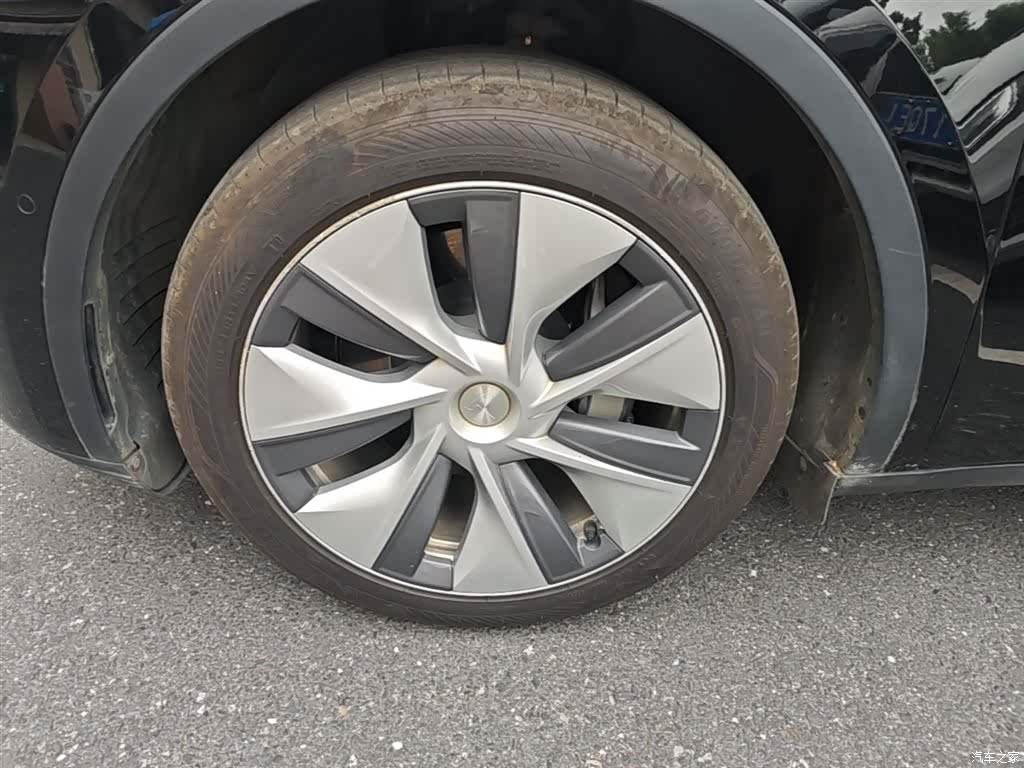 Tesla Model Y, 2023 23