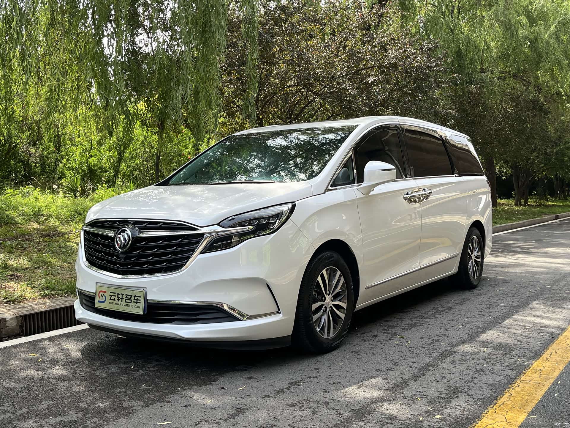 Buick GL8, 2021 1