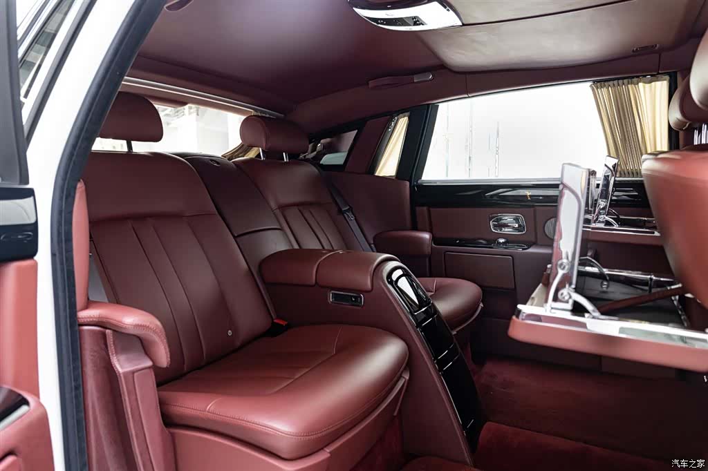 Rolls-Royce Phantom, 2016 15