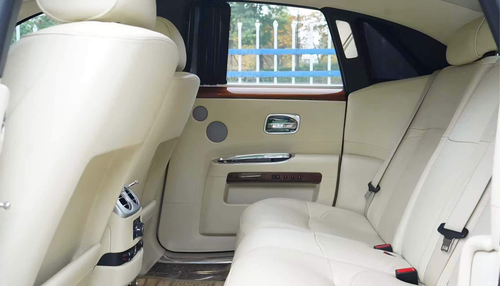 Rolls-Royce Ghost, 2010 7