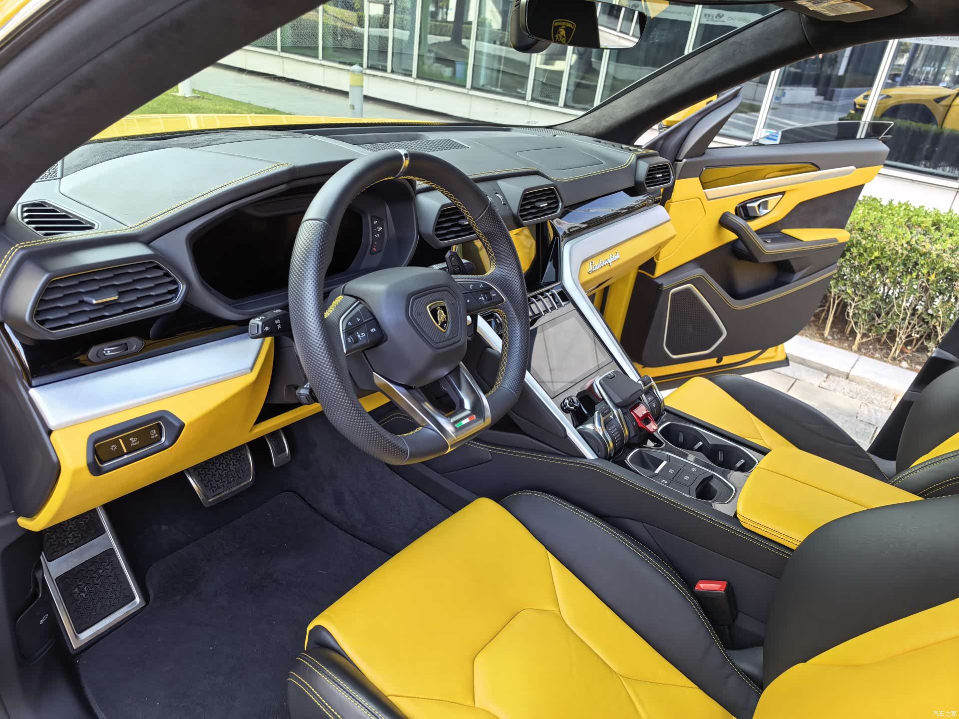 Lamborghini Urus, 2023 15