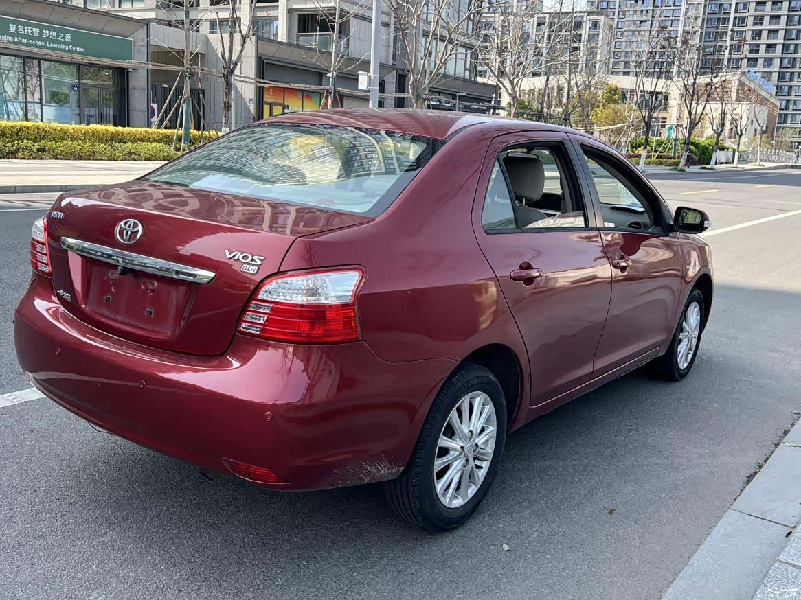 Toyota GL-i, 2011 14