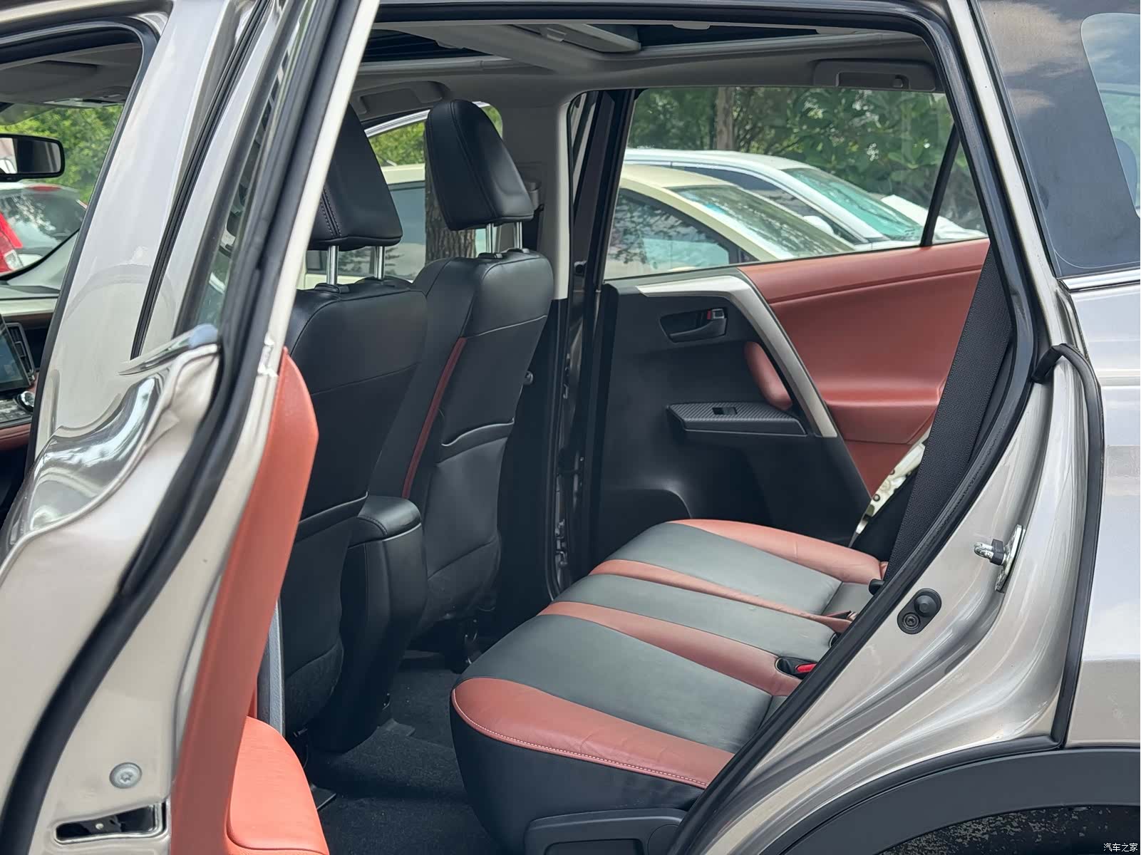 Toyota RAV4, 2014 8