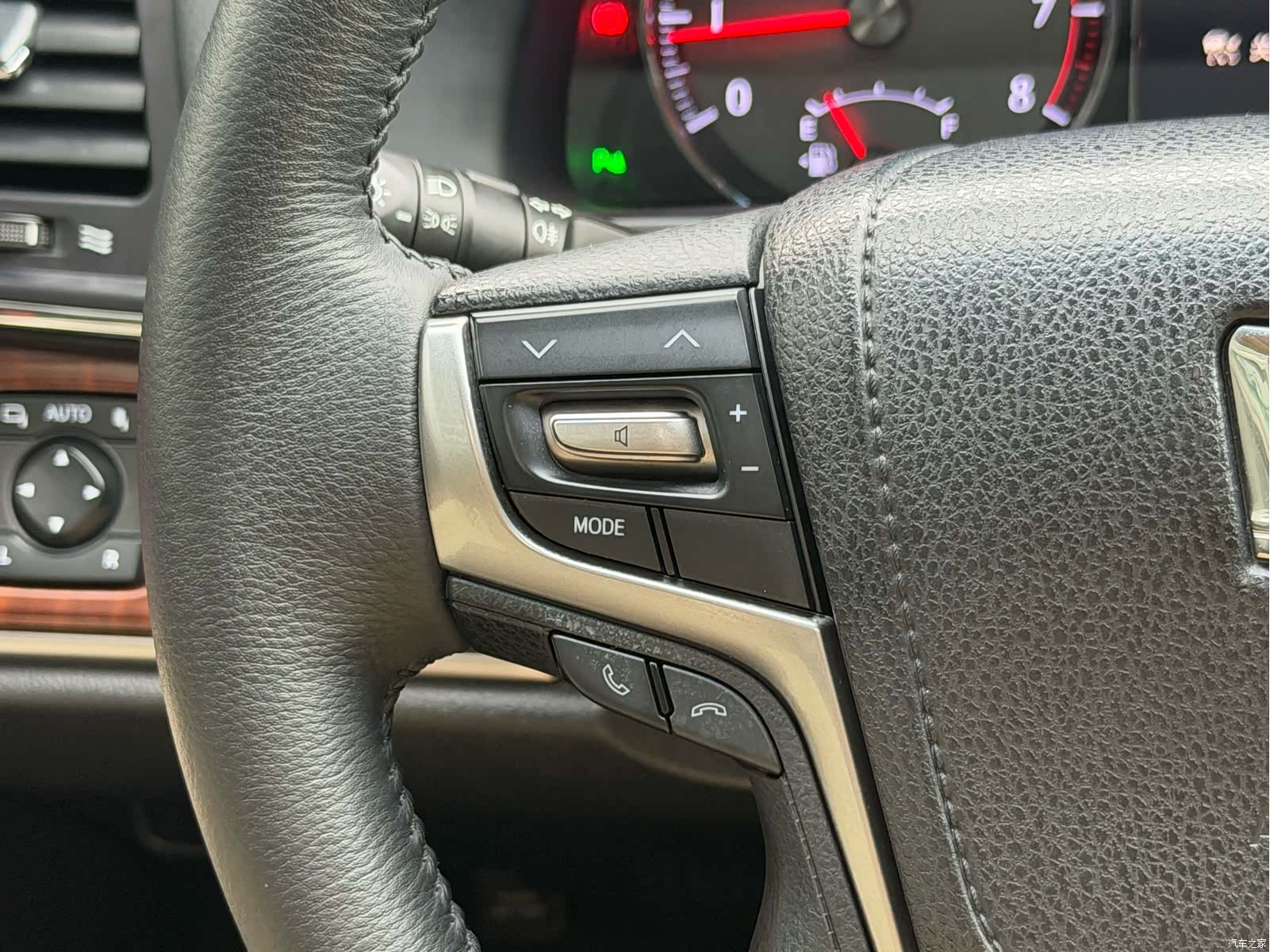 Toyota Crown, 2016 16