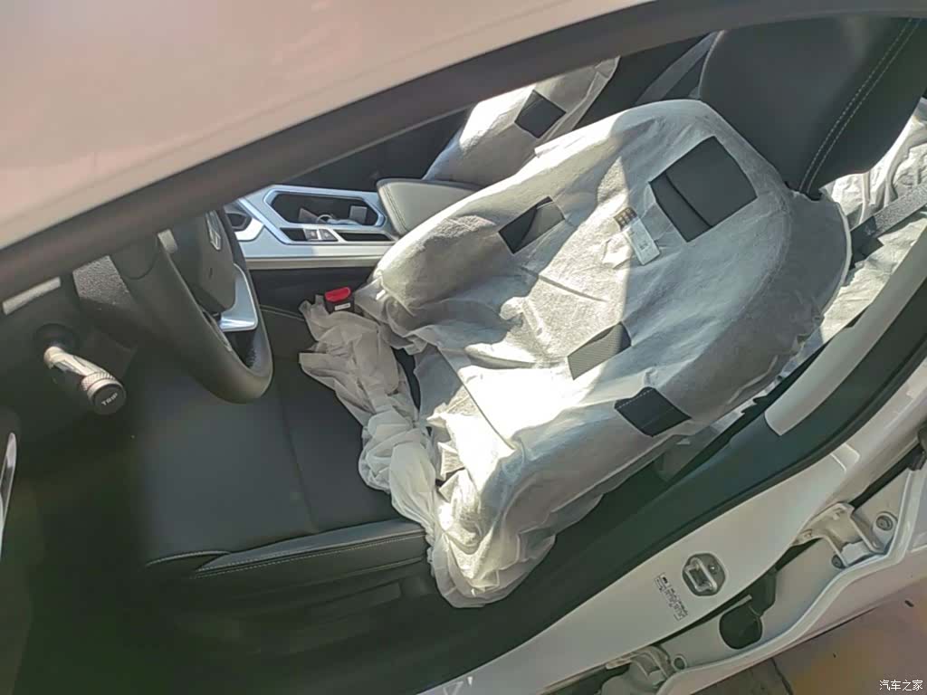 Geely Coolray, 2026 15
